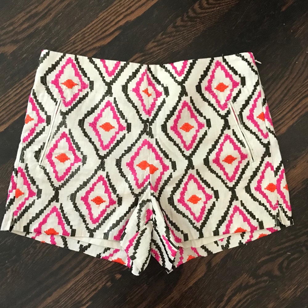 Amazing embroidered high waist shorts